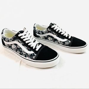Vans NWOT Skulls Black Skate Shoe Mens 7/Women 8.5